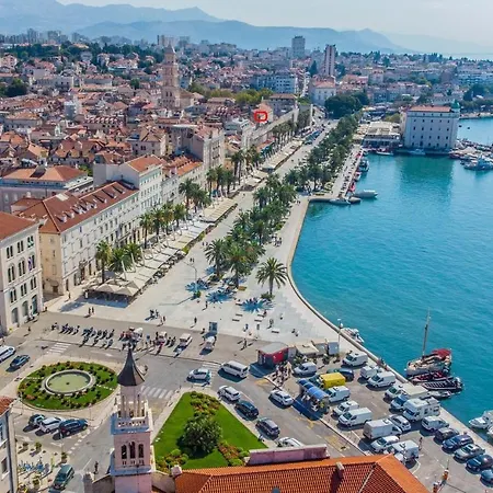 Seafront Luxury With An Amazing View Apartament